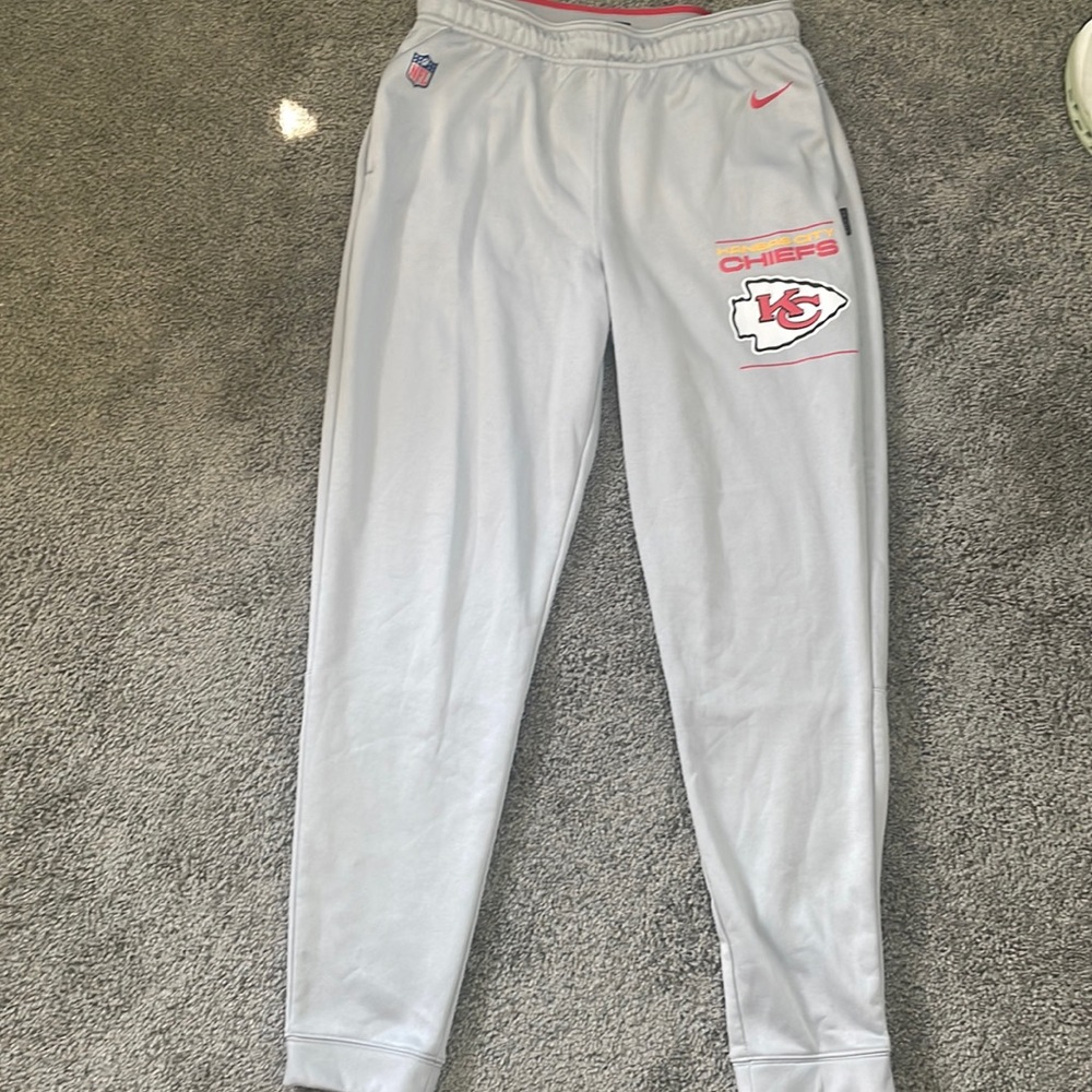 Nike DryFit Kansas City Chiefs Team Issued Sweatpants. Mens M.